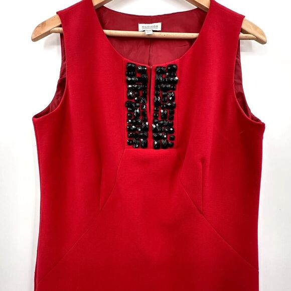 Madison Red Sleeveless Sheath Dress Size 10 Black Beaded Keyhole Neck Short - Picture 7 of 9